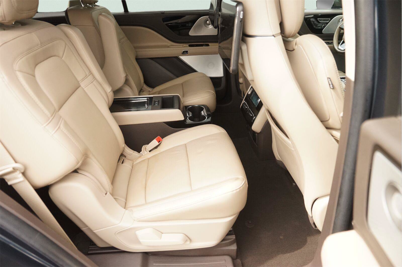 Used 2022 Lincoln Aviator Grand Touring w/ Equipment Group 301A AWD/4WD image 18