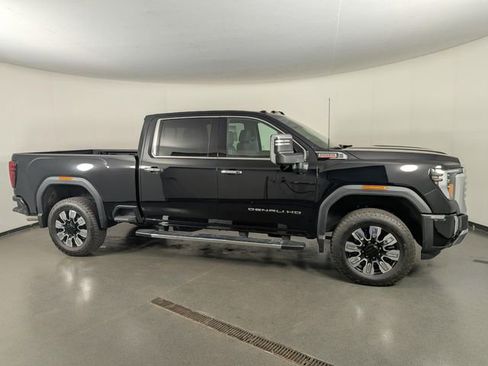 Used 2025 GMC Sierra 2500 Denali w/ Technology Package AWD/4WD image 9