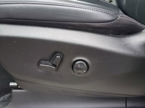 Certified 2024 Chrysler Pacifica Touring-L image 21