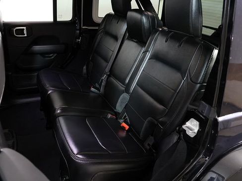 Used 2022 Jeep Wrangler Unlimited Sahara AWD/4WD image 13