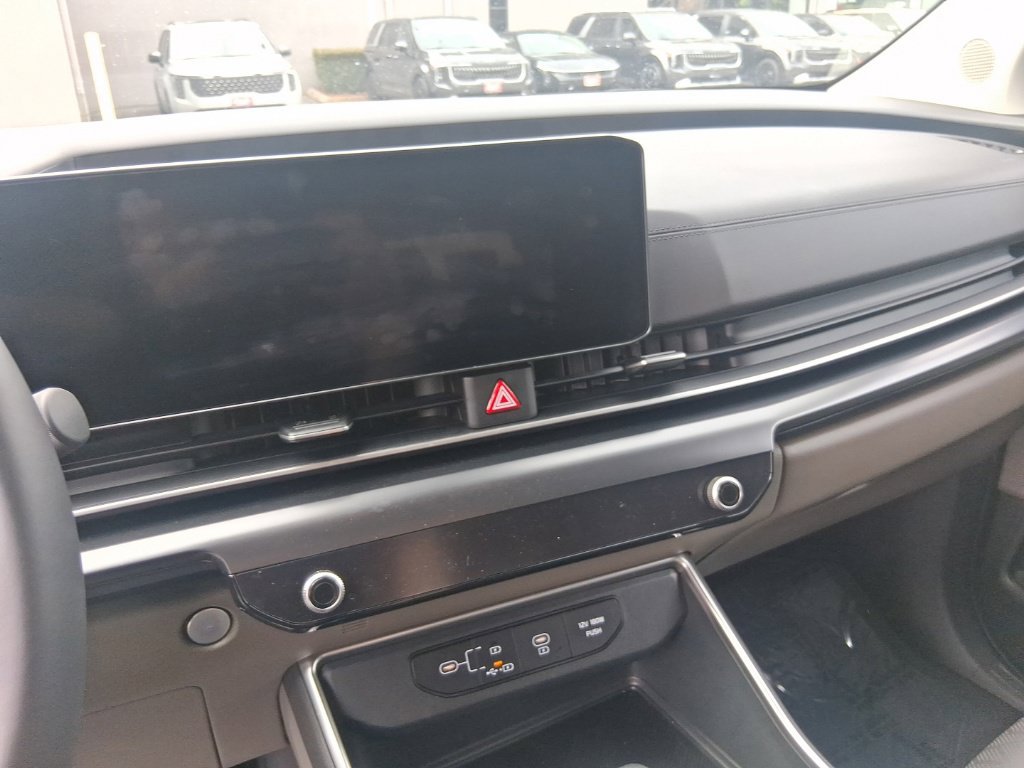 Certified 2026 Kia Carnival FWD image 12