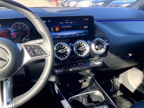 Used 2025 Mercedes-Benz GLA 250 4MATIC image 5