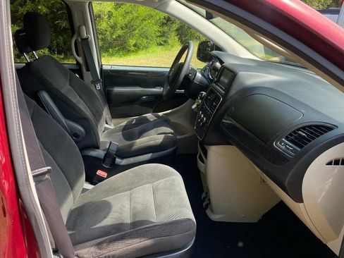 Used 2018 Dodge Grand Caravan SE w/ UConnect Hands-Free Group FWD image 33