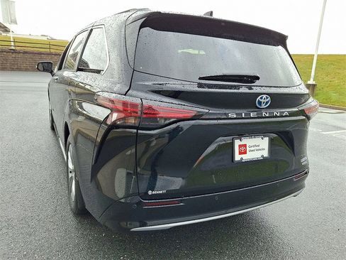 Certified 2024 Toyota Sienna Limited image 8
