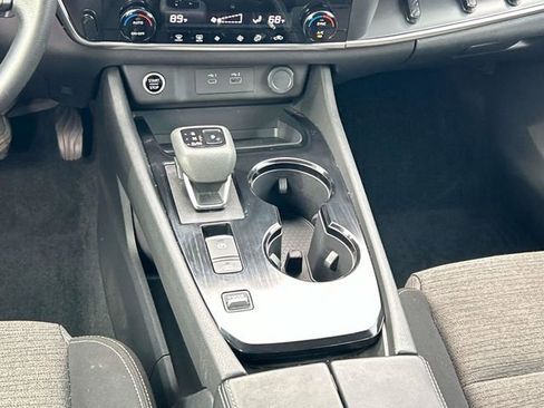 Used 2023 Nissan Rogue SV image 16