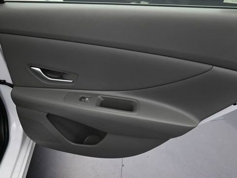 Used 2025 Hyundai Elantra SEL FWD image 35