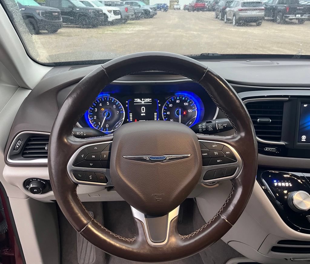 Used 2019 Chrysler Pacifica Touring-L FWD image 22