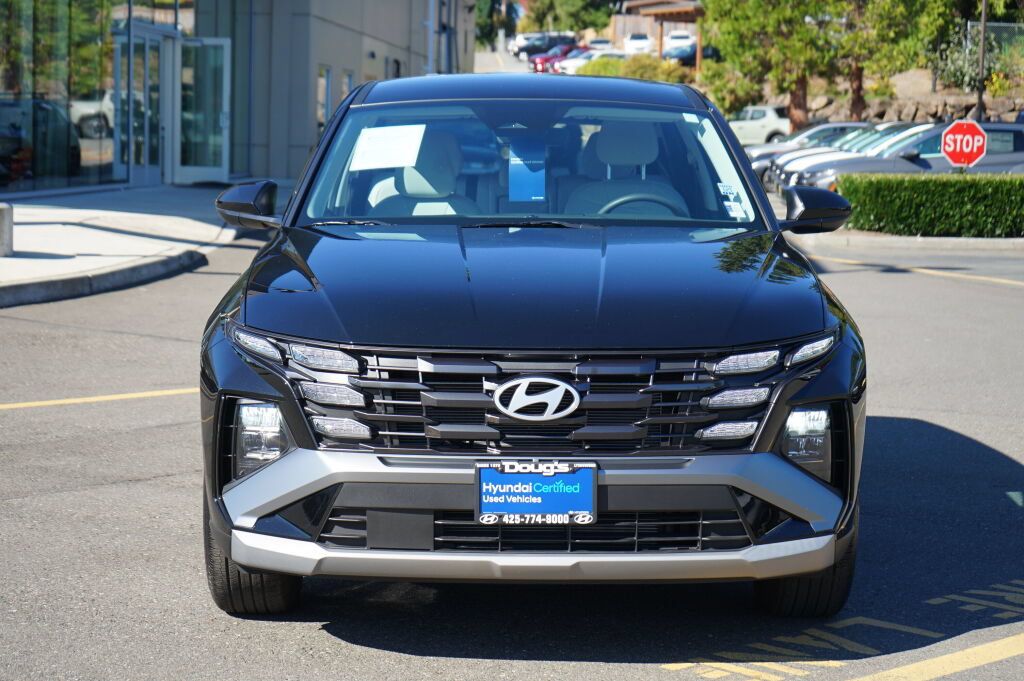 Used 2025 Hyundai Tucson SE FWD image 2