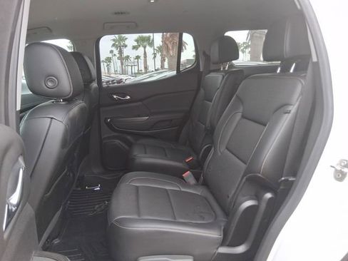 Used 2021 GMC Acadia SLT w/ Preferred Package image 17