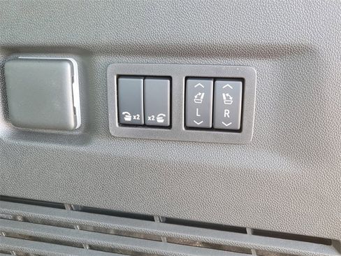 New 2025 GMC Yukon XL Denali w/ Sun & Power Step Package image 11