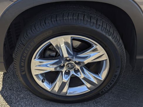 Used 2018 Toyota Highlander Limited image 6