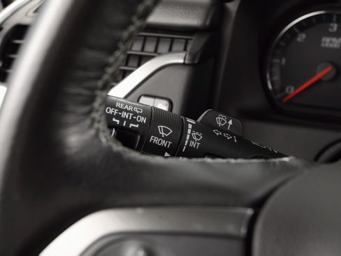 Used 2020 Chevrolet Suburban Premier image 36