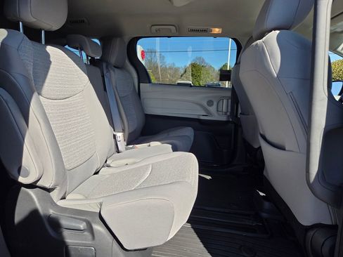 Certified 2023 Toyota Sienna LE image 14