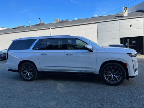 Used 2023 Cadillac Escalade ESV Premium Luxury Platinum image 3