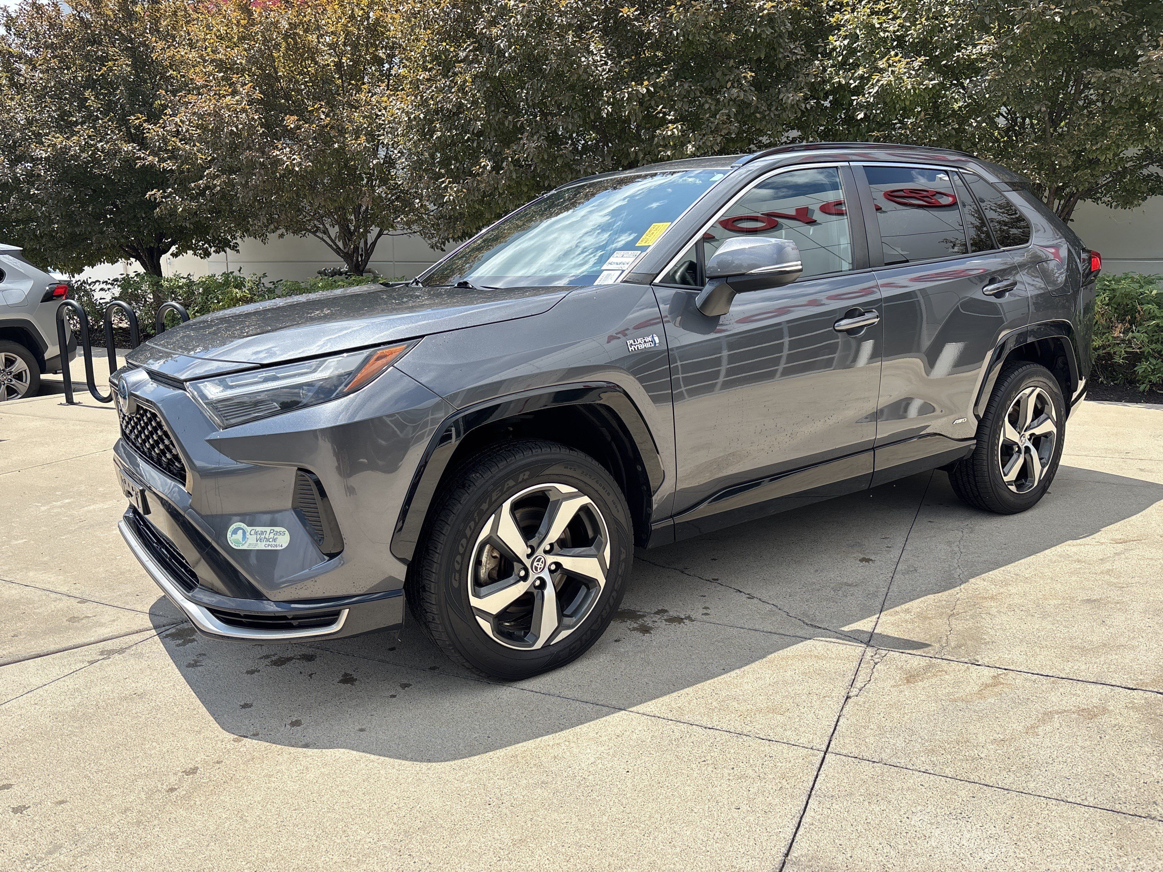 Used 2022 Toyota RAV4 SE w/ Weather & Moonroof Package AWD/4WD image 3