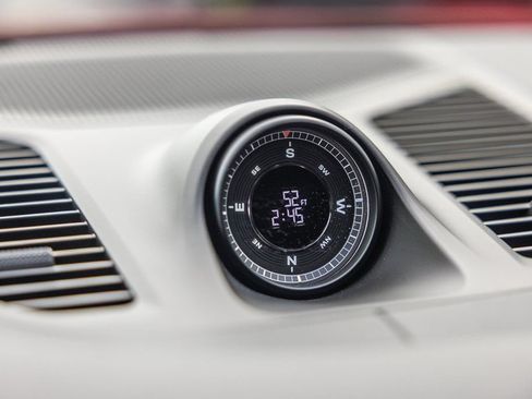 Certified 2025 Porsche Cayenne E-Hybrid AWD/4WD image 21