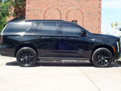 Used 2025 Cadillac Escalade Sport w/ Touring Package AWD/4WD image 4