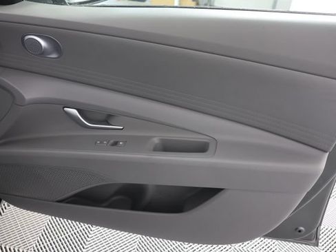 Certified 2024 Hyundai Elantra SE FWD image 26