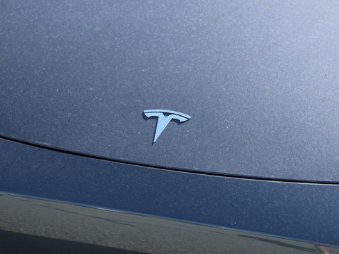 Used 2022 Tesla Model Y Long Range image 12