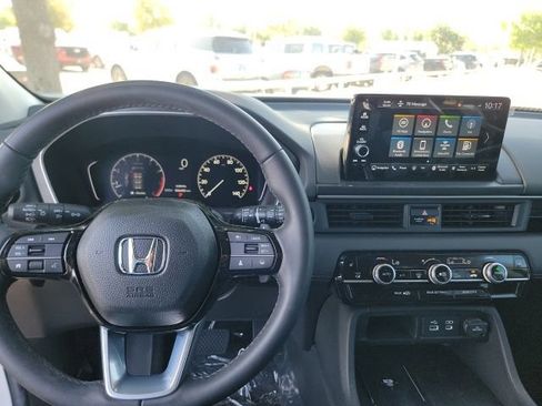 Used 2025 Honda Pilot Touring image 12
