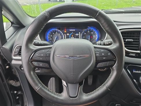 Used 2020 Chrysler Pacifica Touring-L Plus w/ S Appearance Package image 11