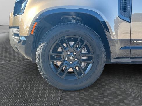 Used 2021 Land Rover Defender 110 X-Dynamic SE image 23