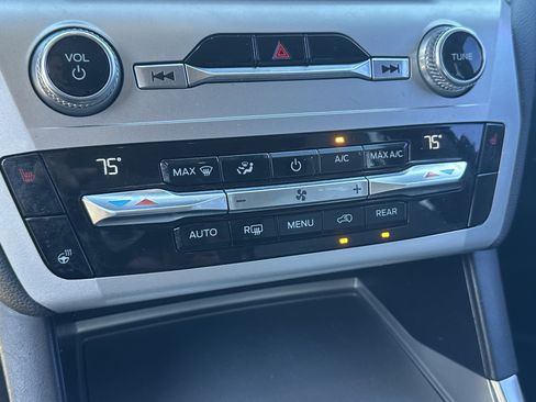 Used 2021 Ford Explorer XLT w/ Equipment Group 202A image 26