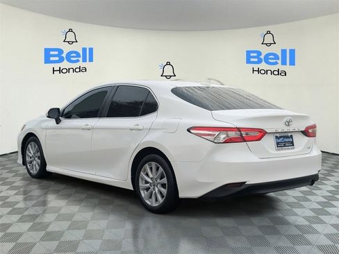 Used 2020 Toyota Camry LE image 3