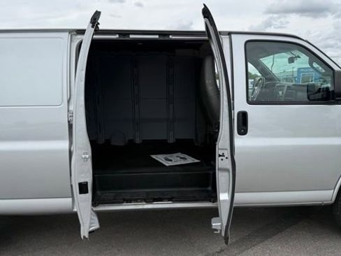 Used 2016 Chevrolet Express 3500 Extended RWD image 20