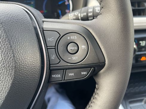 Used 2025 Toyota RAV4 XLE w/ Convenience Package image 17