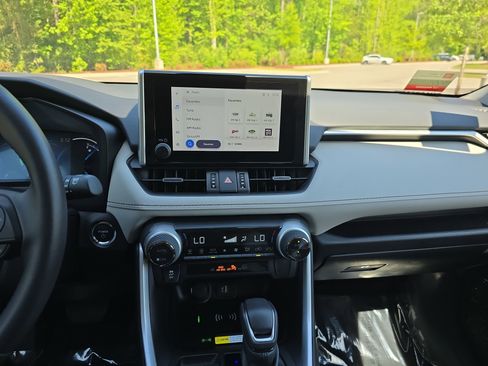 Used 2024 Toyota RAV4 XLE Premium image 22