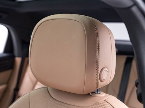 Used 2021 Porsche Cayenne Coupe image 19