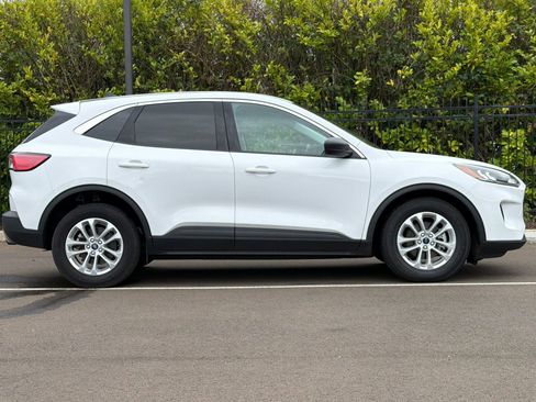 Used 2022 Ford Escape SE w/ Cold Weather Package image 3