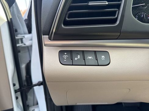 Used 2020 Hyundai Elantra ECO image 20