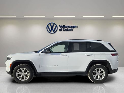 Used 2023 Jeep Grand Cherokee Limited image 2