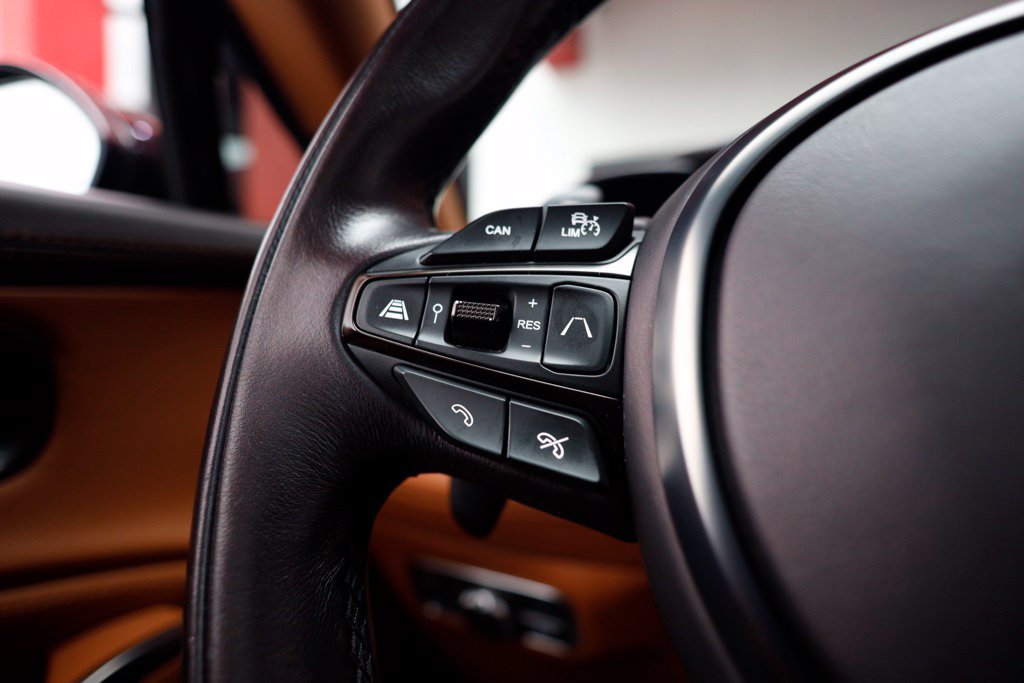 Used 2022 Aston Martin DBX AWD/4WD image 24