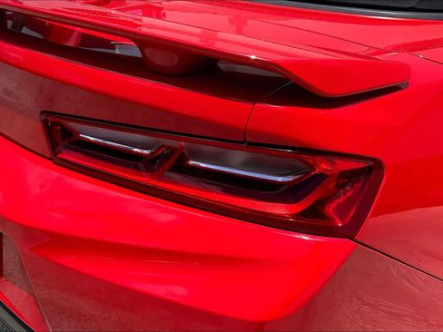 Used 2018 Chevrolet Camaro SS RWD image 31