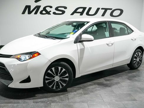 Used 2018 Toyota Corolla LE FWD image 2