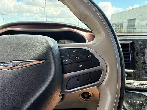 Used 2020 Chrysler Pacifica Limited FWD image 16