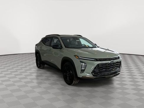 New 2026 Chevrolet Trax ACTIV w/ Sunroof Package FWD image 2