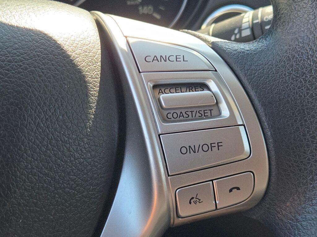 Used 2015 Nissan Rogue SV AWD/4WD image 31