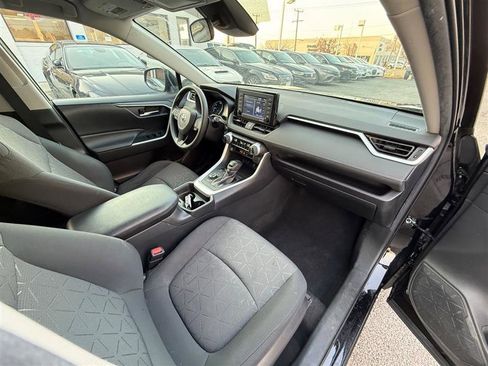 Used 2021 Toyota RAV4 XLE image 29