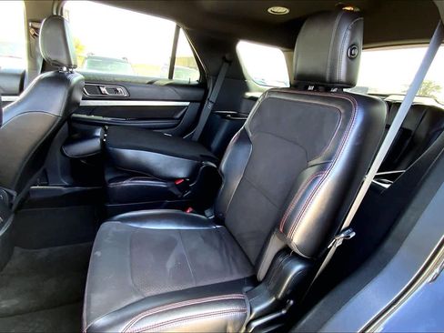 Certified 2018 Ford Explorer XLT w/ Equipment Group 202A image 19