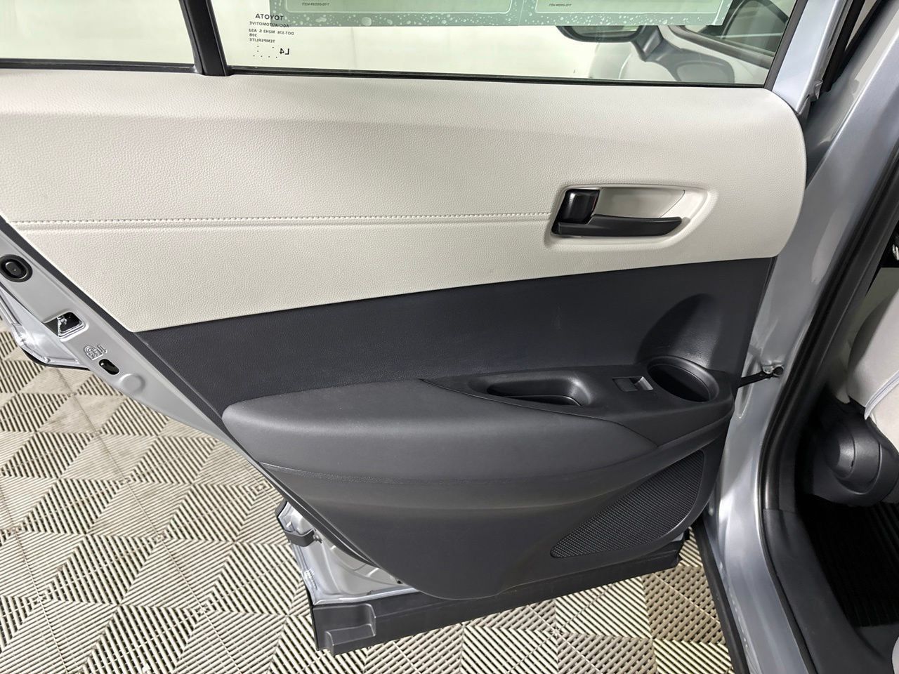 Used 2025 Toyota Corolla Cross L FWD image 23