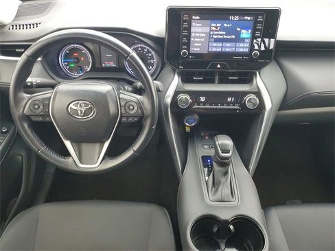 Used 2022 Toyota Venza LE image 17