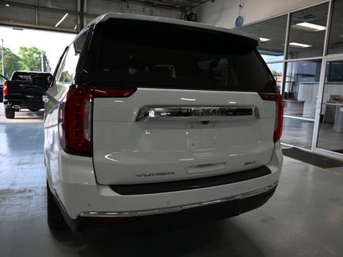 Used 2022 GMC Yukon XL SLT w/ SLT Premium Package AWD/4WD image 5