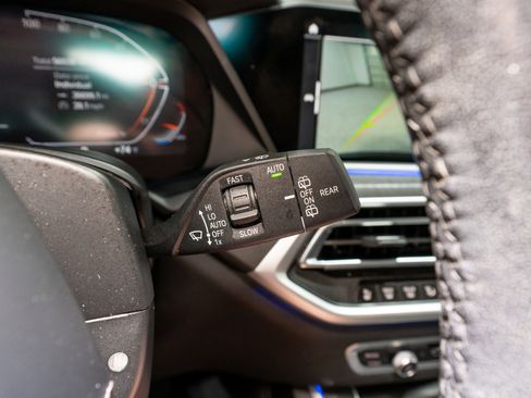 Used 2022 BMW X7 xDrive40i w/ Premium Package image 30