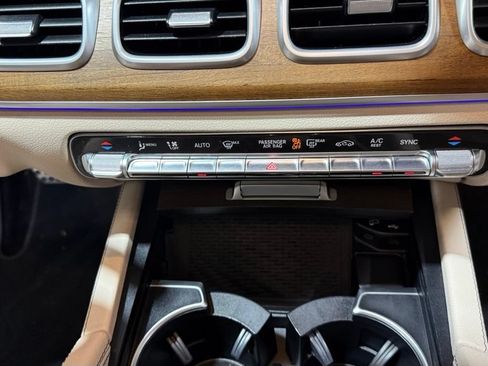 Used 2021 Mercedes-Benz GLS 580 4MATIC image 16