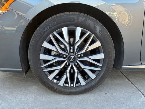 Used 2025 Nissan Altima 2.5 SV image 30