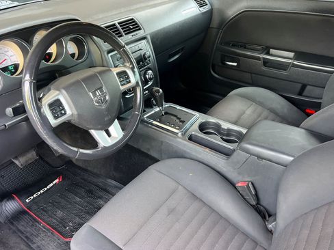 Used 2013 Dodge Challenger SXT RWD image 11